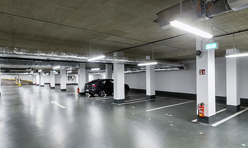Parkhäuser, Tiefgaragen und Parkplätze