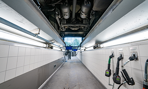 Wartungshallen mit Wartungsgruben 